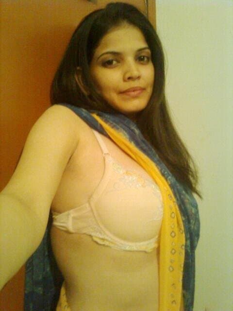 Click to view full size Hot Desi Indian Whore Selfie Leaks