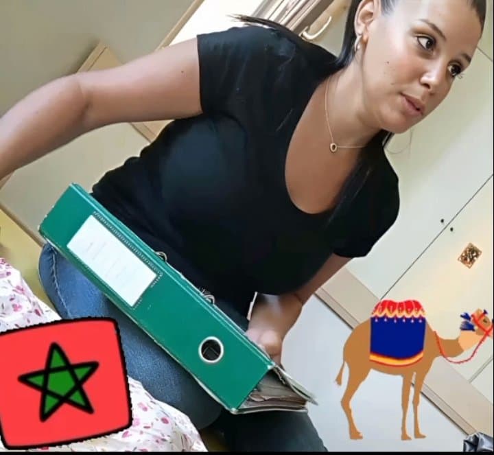 Nor imane marocaine a gris seins