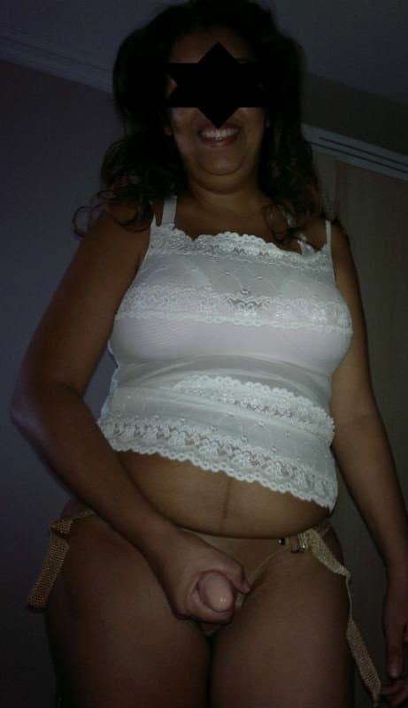 Esposa usando cintaralho de inversão no marido