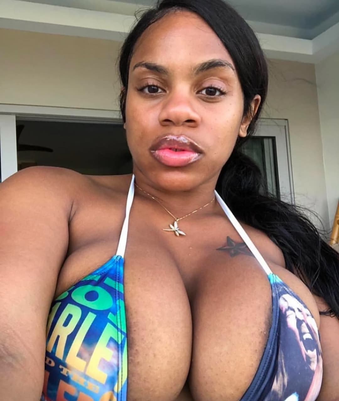 Dominique Chinn Preta Cavala Muito Gostosa