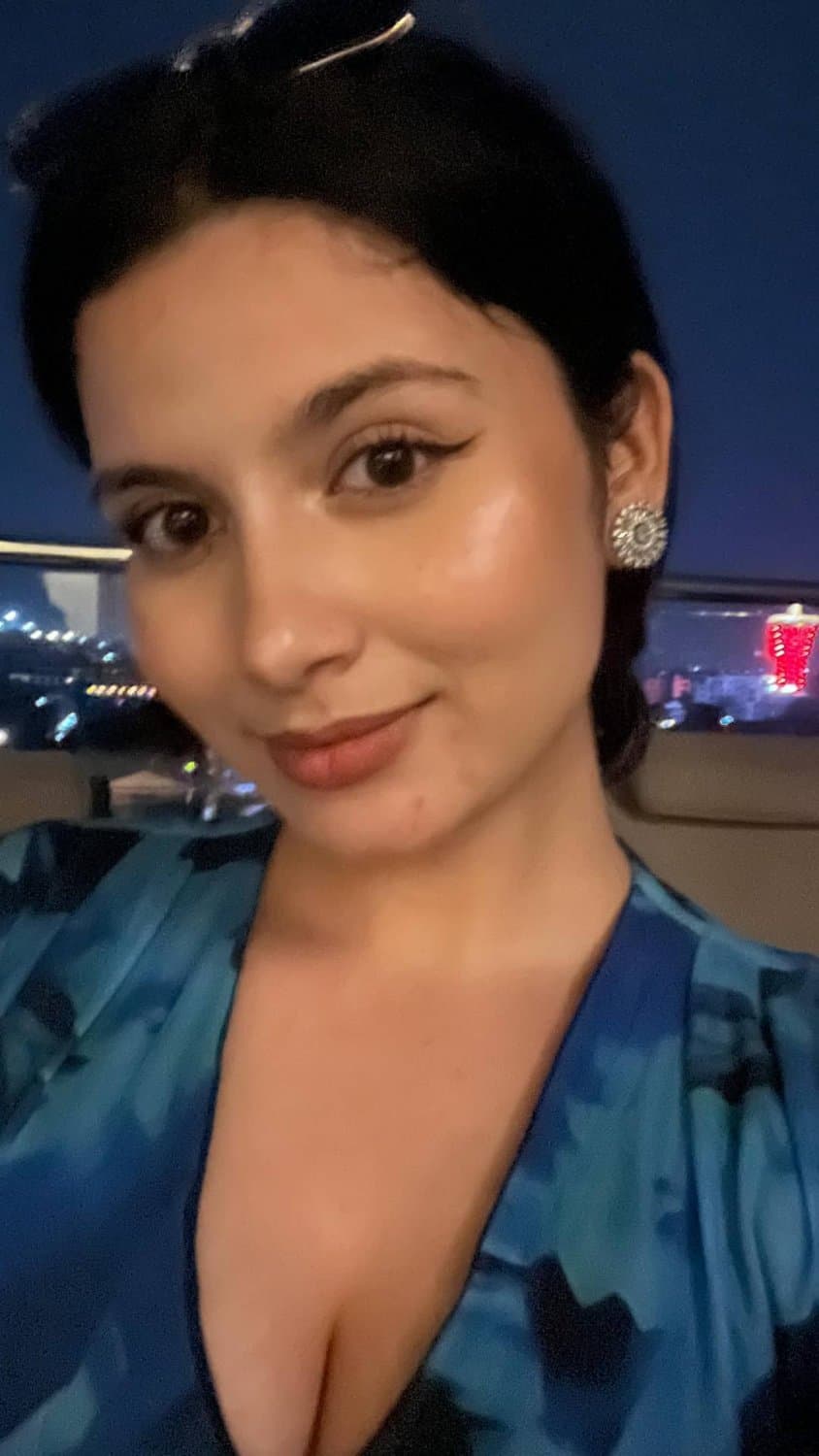 Desi slut - Nice boobs, nude and non-nude