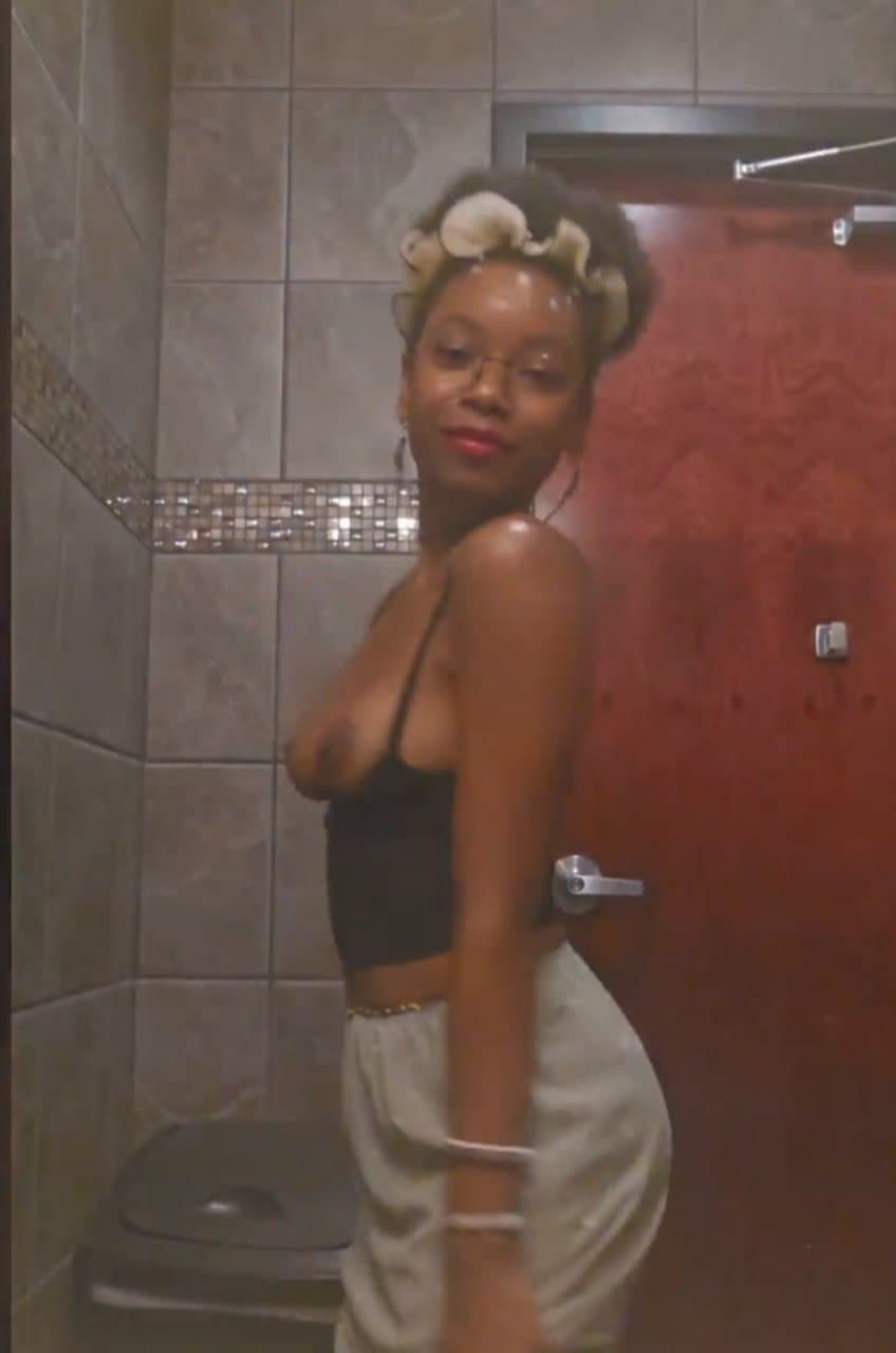 Novinha baixa renda do colegio vazou TUD0 N4 B10