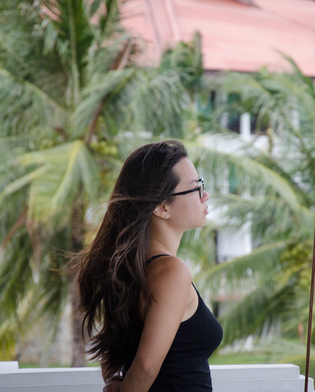 Cute Hongkong girl in glasses giving blowjob