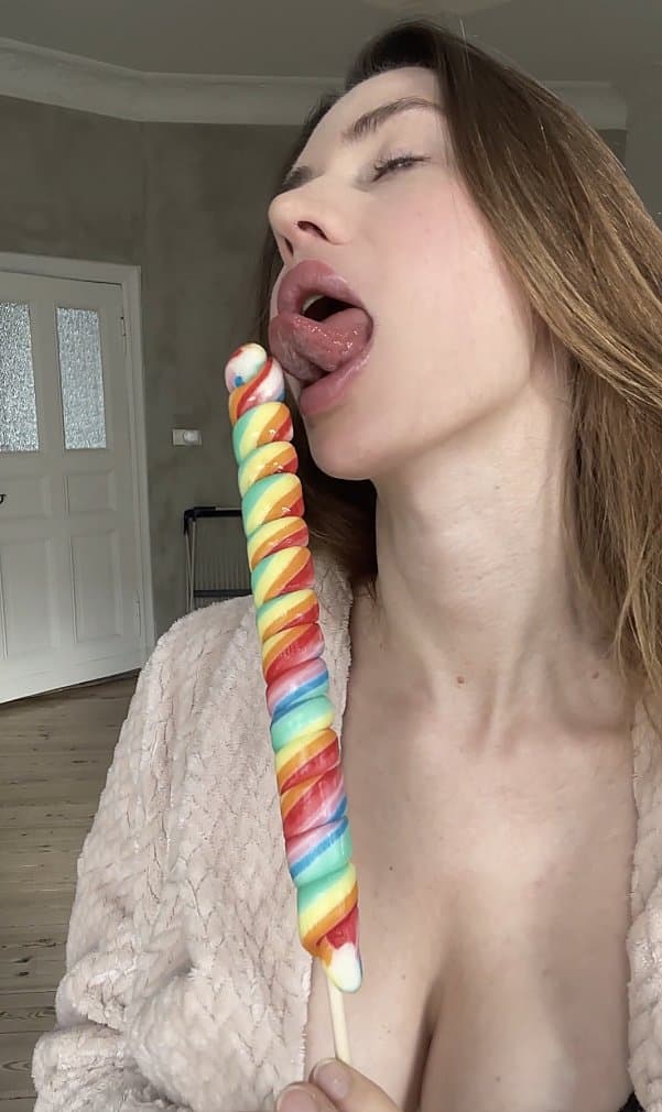 Marie a Lollipop Licker