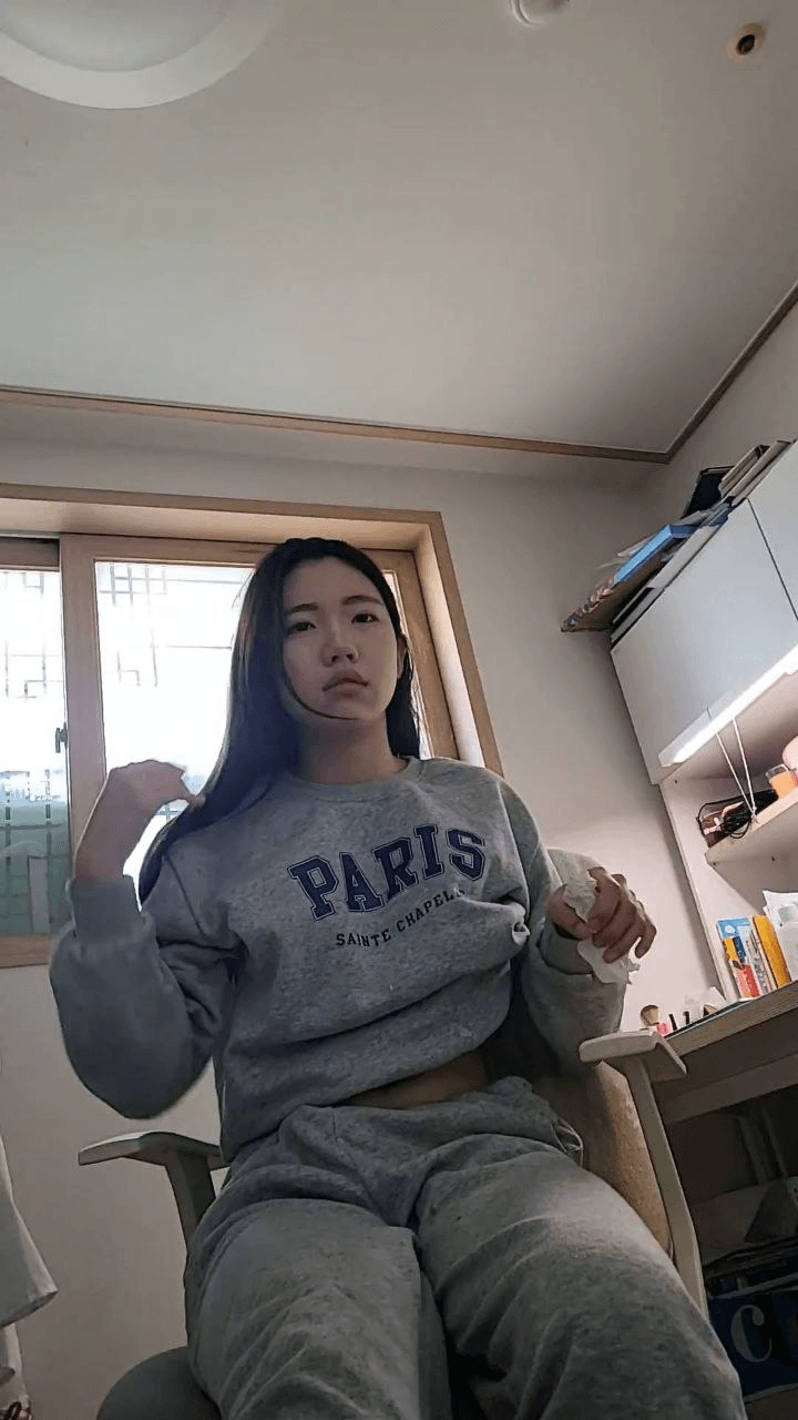 Korean exchange student sucks at her dorm