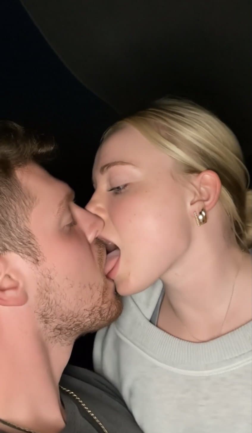 Sexy amateur barely legal blue eyes blonde teen leaked hot as fuck kissing dm/comment for more