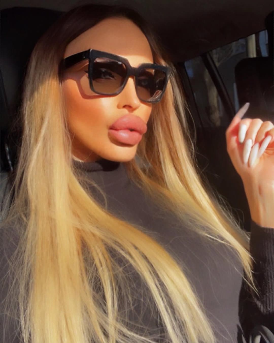 Huge Bimbo Duck Lips