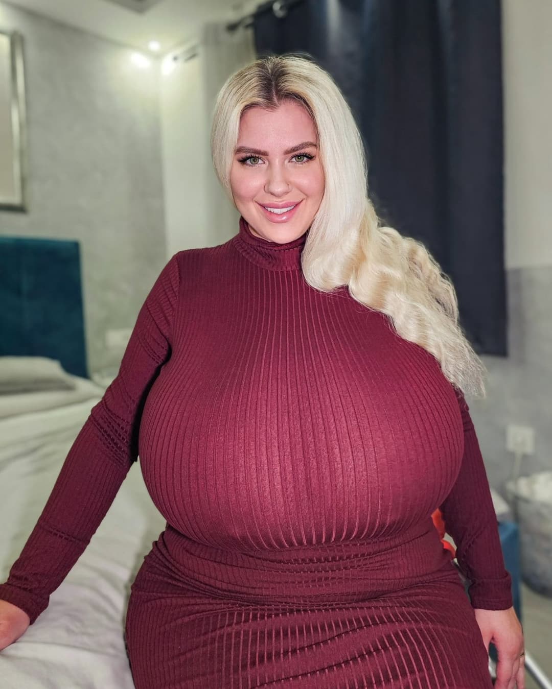 N1naPh03n1x-MassiveTits