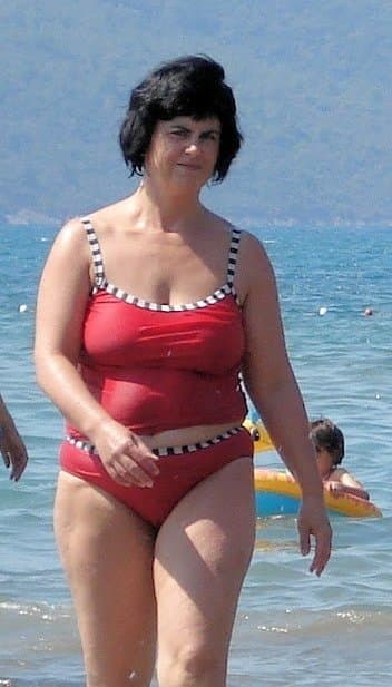 Annalise shows us her hairy old cunt