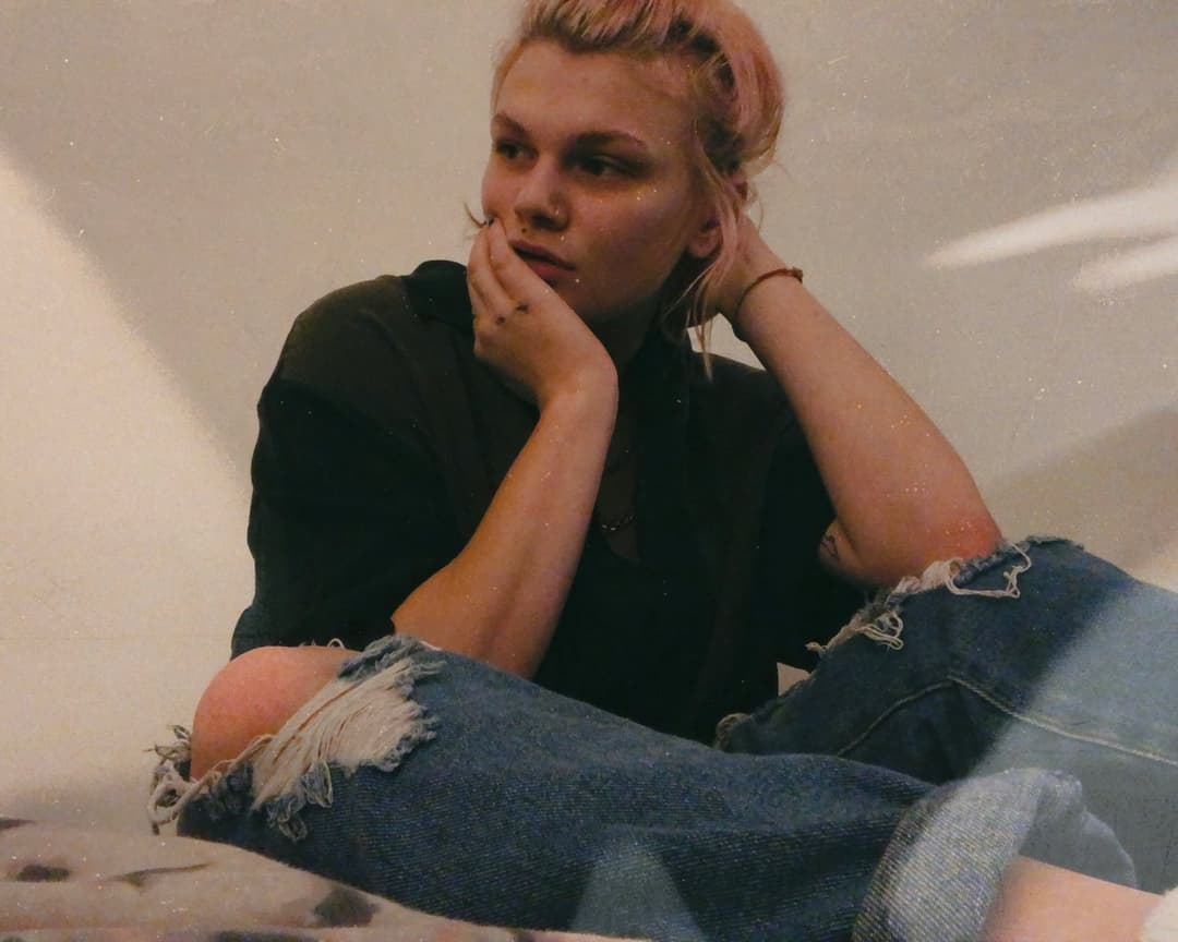 Click to view full size Fat Breasted Alt Girl