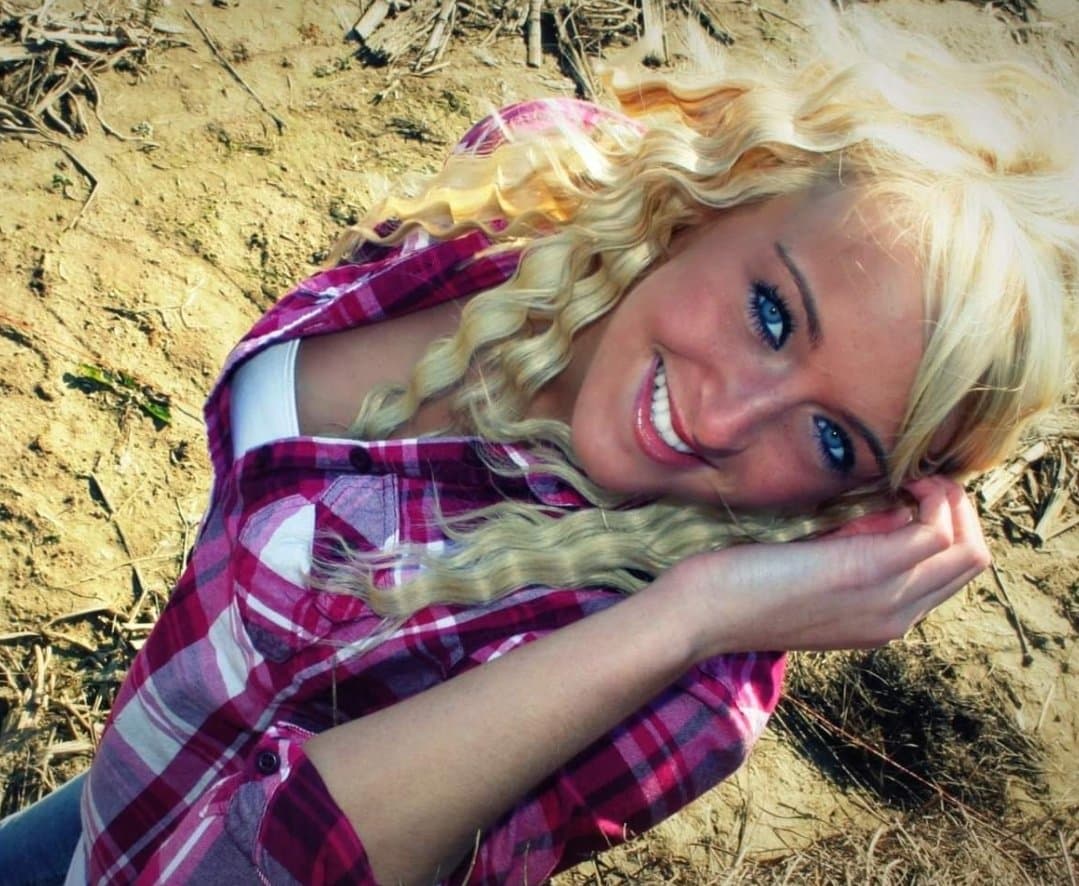 Anissa 18yo. Comment, repost, or message me.