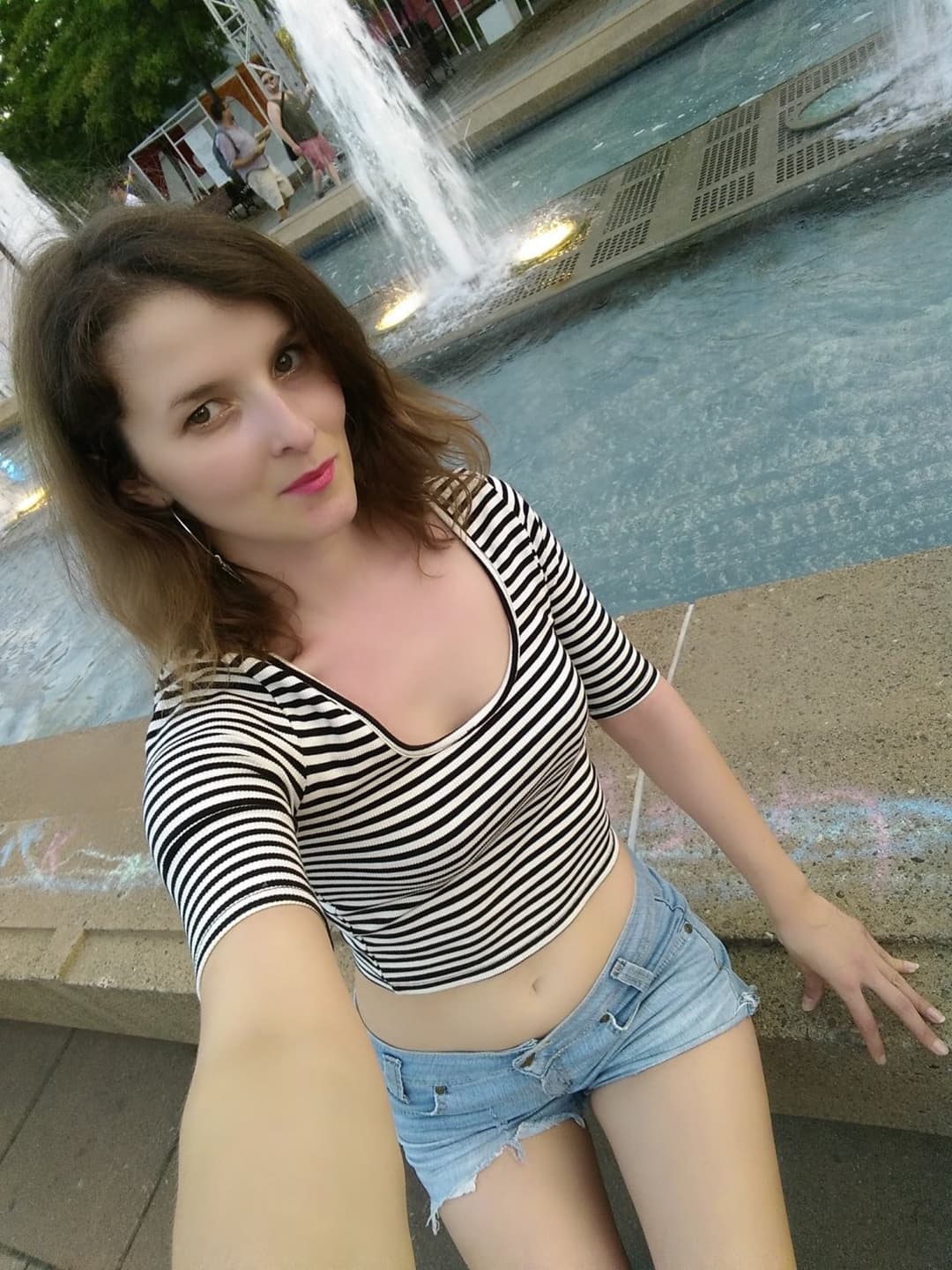 Alexia aime se montrer