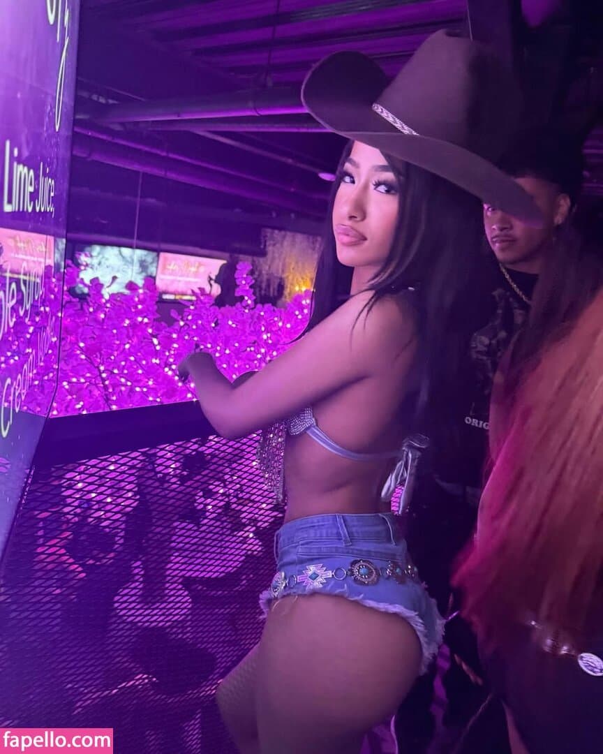 Aya so fucking sexy she needs her ass ate and fucked!