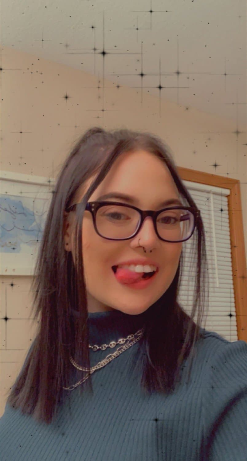 Hot slut Alexis love showing off