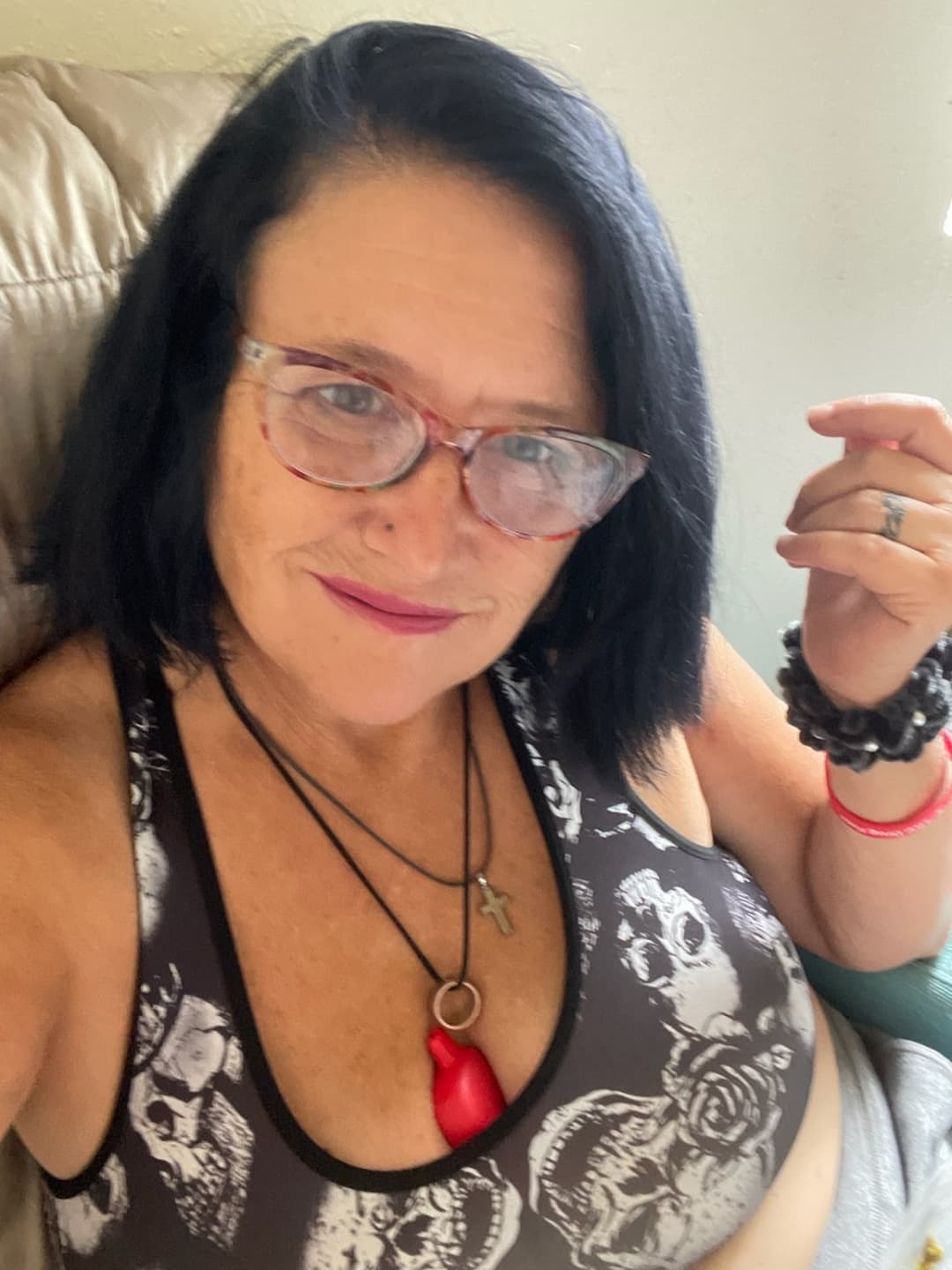 Nymphomaniac GILF Carrie