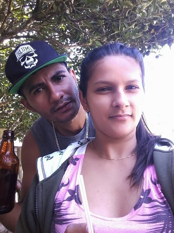 Casada Putinha teve seu vídeo vazado pelo seu comedor o cara comeu o cu no pelo e ainda gozo dentro