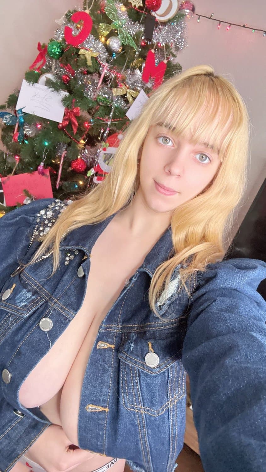 Adorable Marissa huge naturals