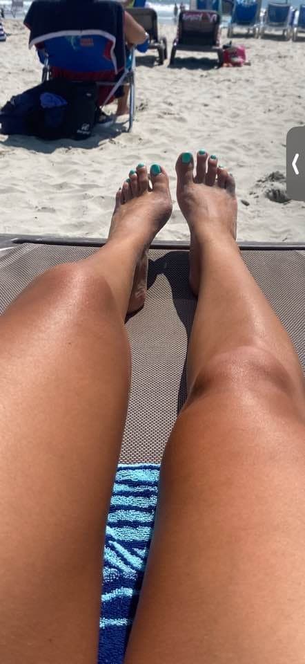 Kik slut wife Kim, 32 Ca, has a hard and fit body, but soft feet