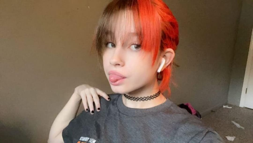 Click to view full size Ireney, 19 submitted herself. More views means more pics later. Kik Tyrladan to submit yourself