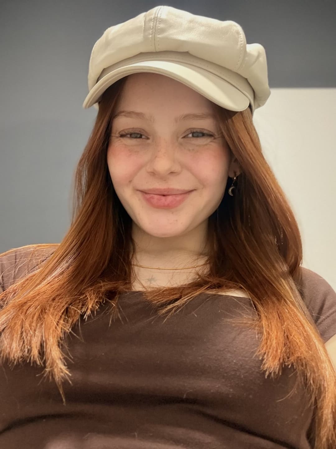 slut likes bouncing her titties