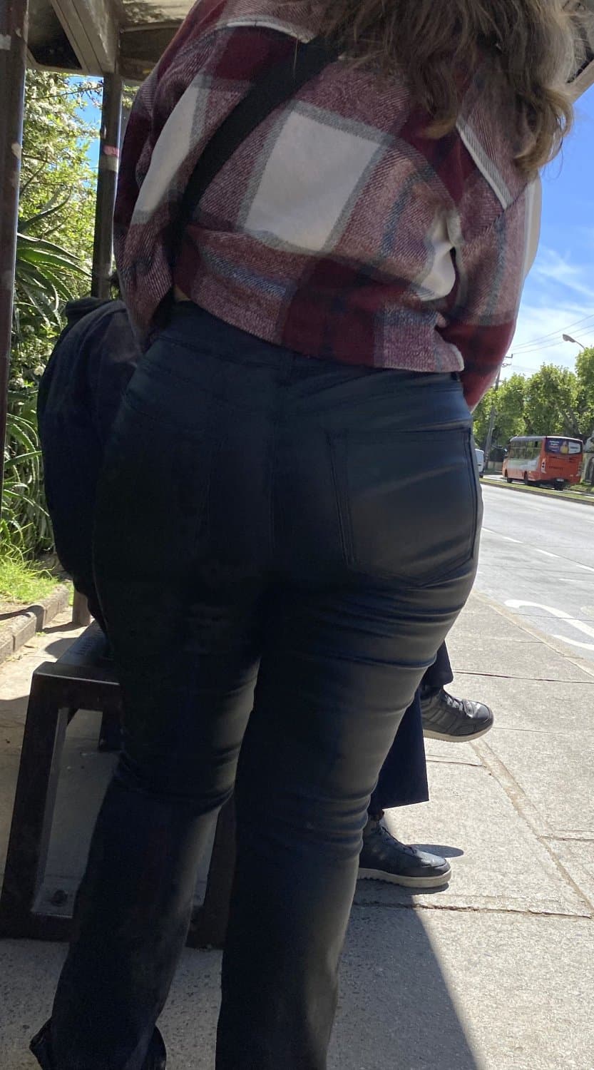 pawg in leather pants