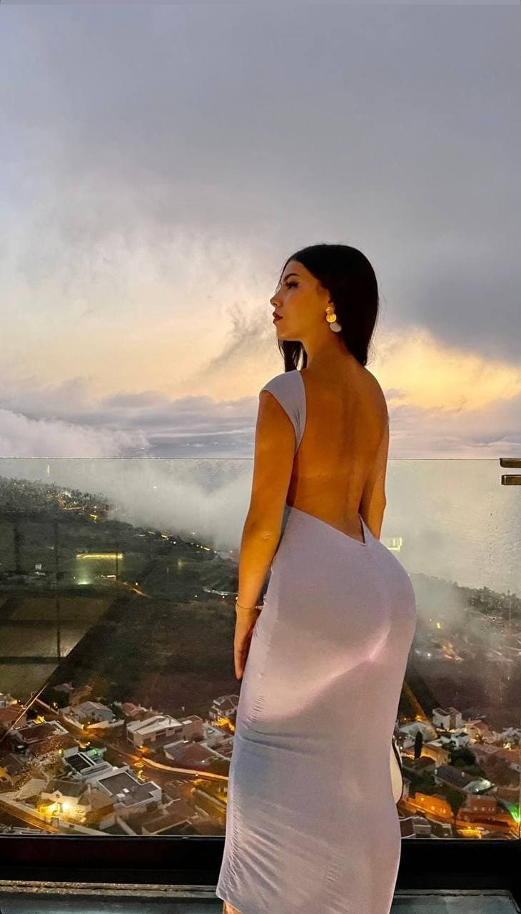 Naiara una zorra que se ha comido más de 100 pollas y quiere más