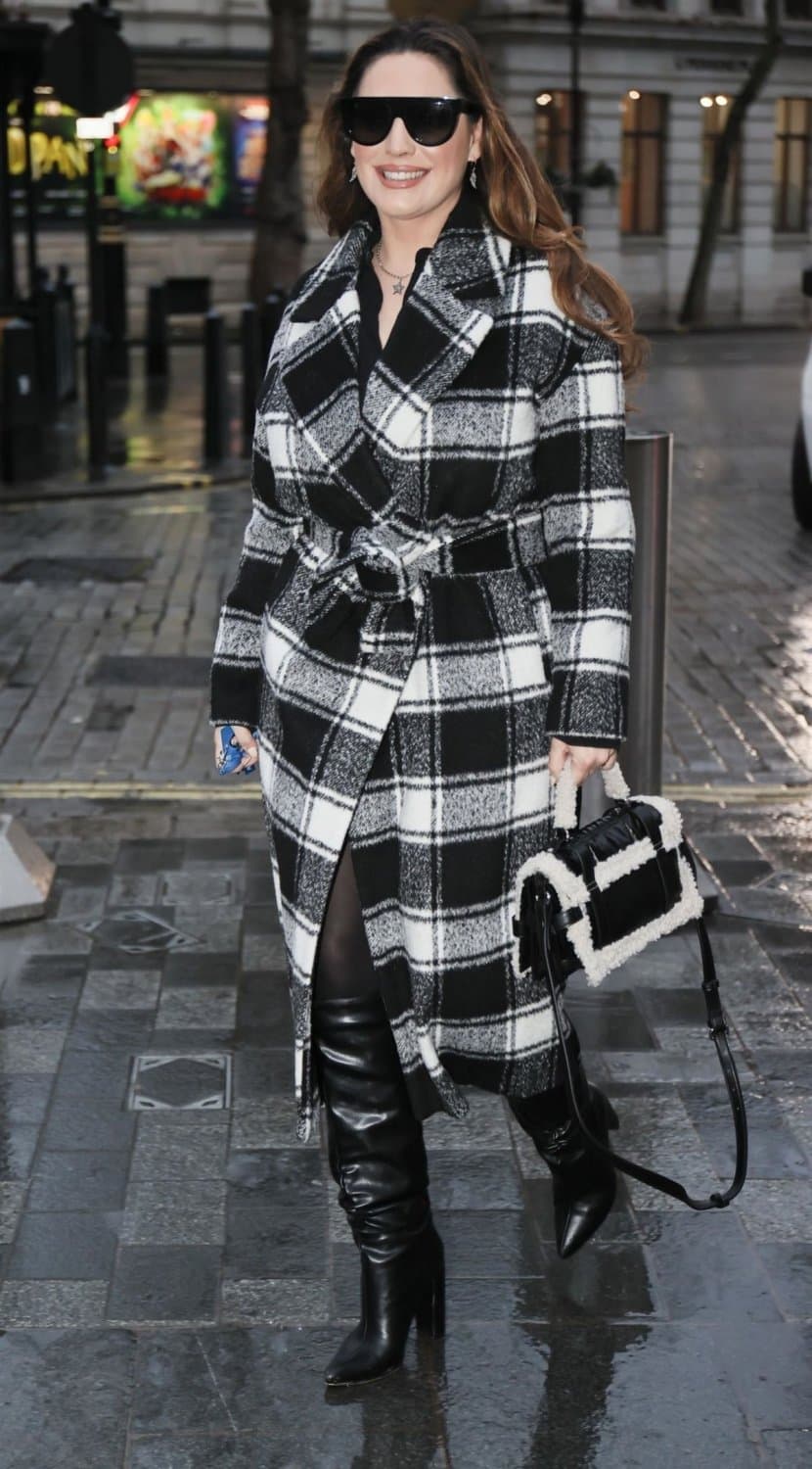 Kelly Brook - Black Knee High Leather Boots