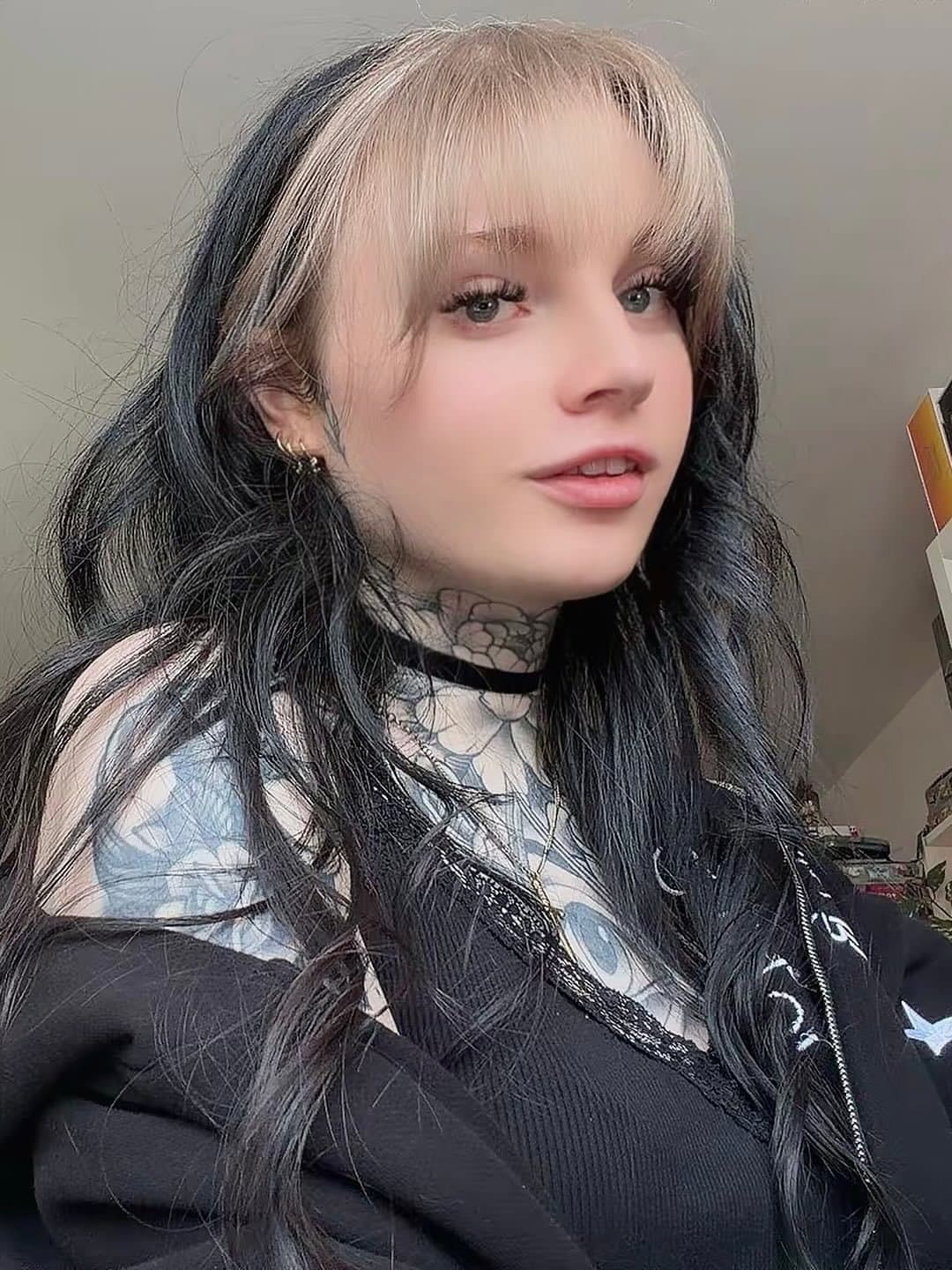 Gorgeous Inked goth tranny girl