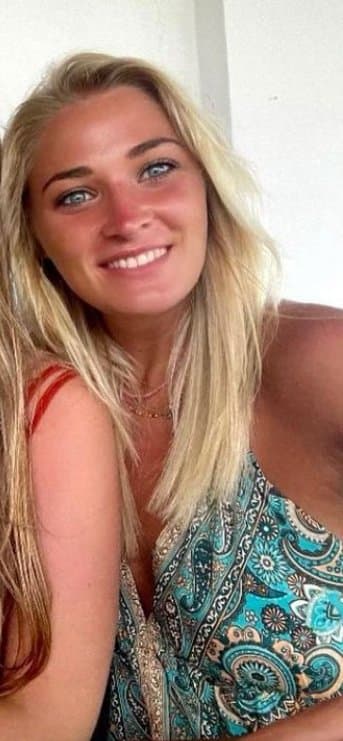 Naughty slut, easy fuck! PM for details.. she loves to whore around