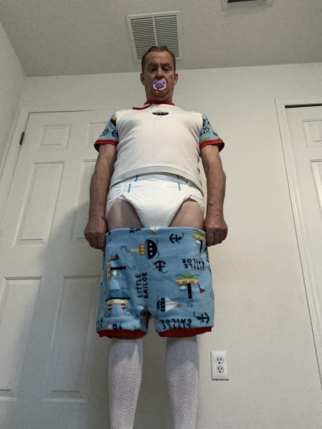 ABDL diapered sissybaby Peter Went in pretty kneesocks