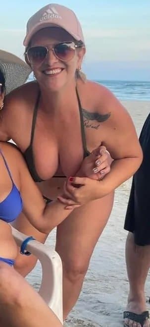 Essa minha Tia fode tão gostoso, mas não me.deixa filmar... Tia Drika, chora gozando na minha boca