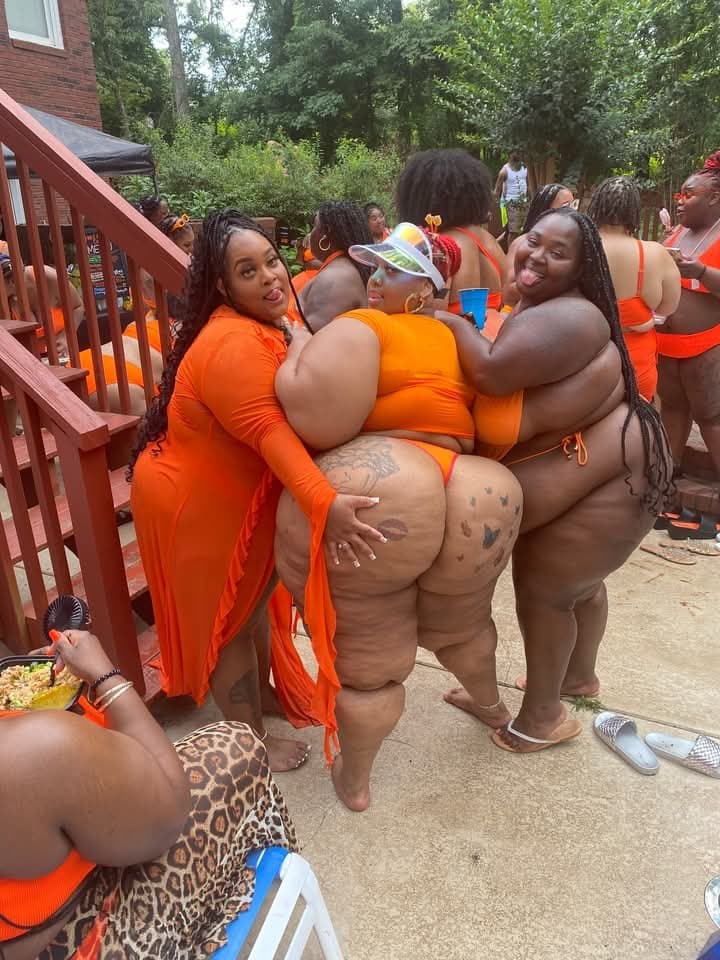 HUGE SSBBW SEXY ASS BOOTY