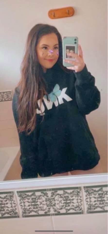 Click to view full size Emma(21F, AUS) huge gorgeous boobs cute GF, big round ass, excited to to share, nervous to be seen