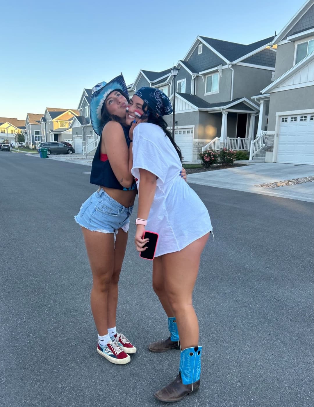 Tatted brunette teen slut laney (18)