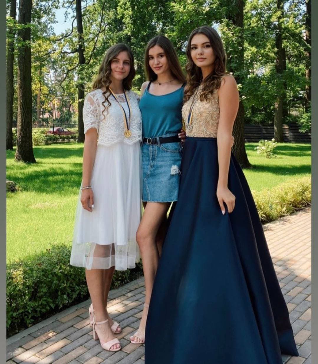 Hot slut - sexy feet. Foot fetish legs. high heels