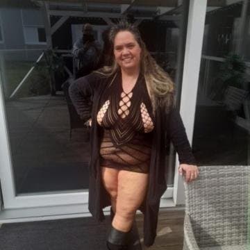 Mein Leben ist ein hin und her mal siegt der Kopf mal regiert die Fotze...Beate Ilgen