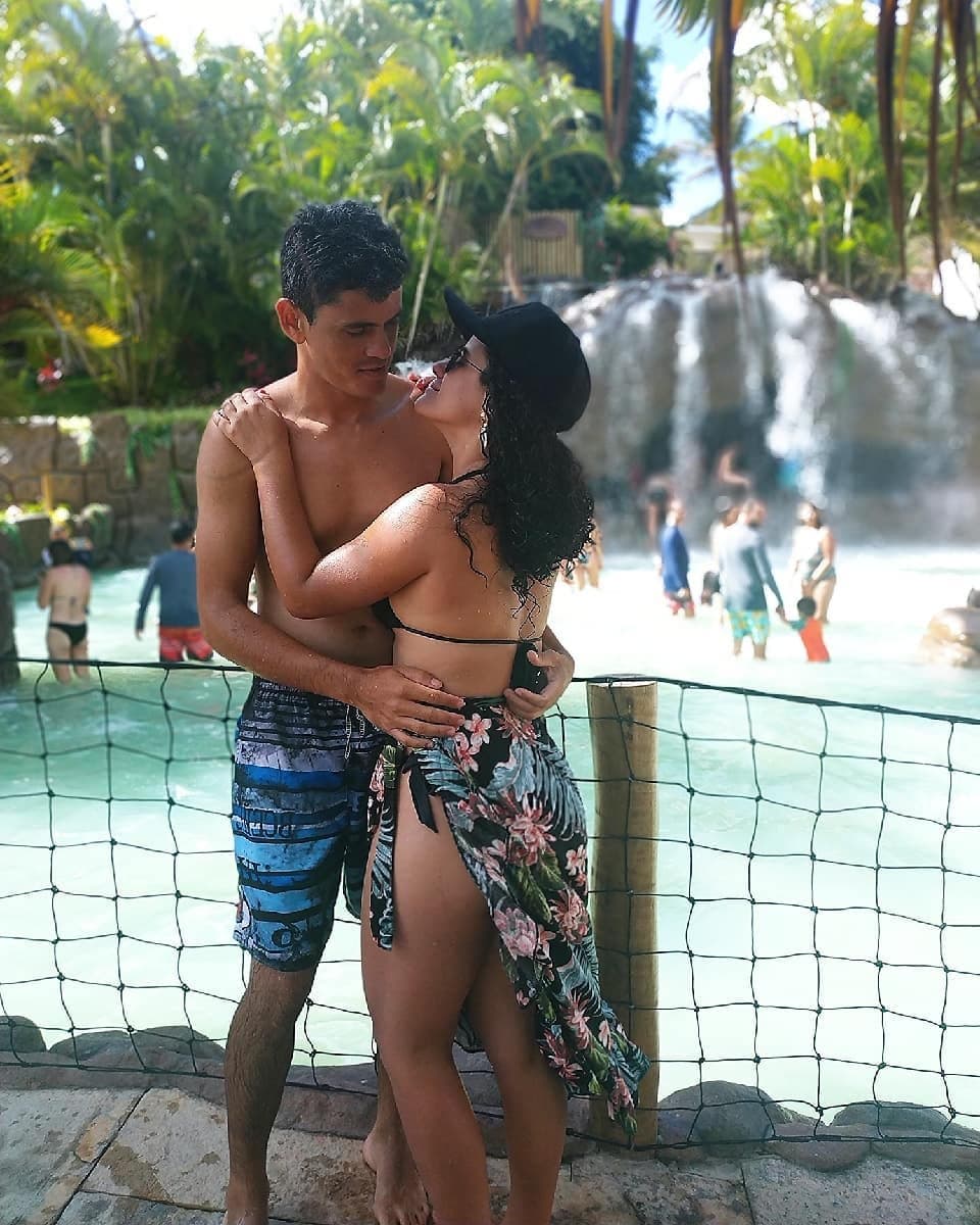 Click to view full size Minha nova deusa dona de casa já mim fez gozar muito