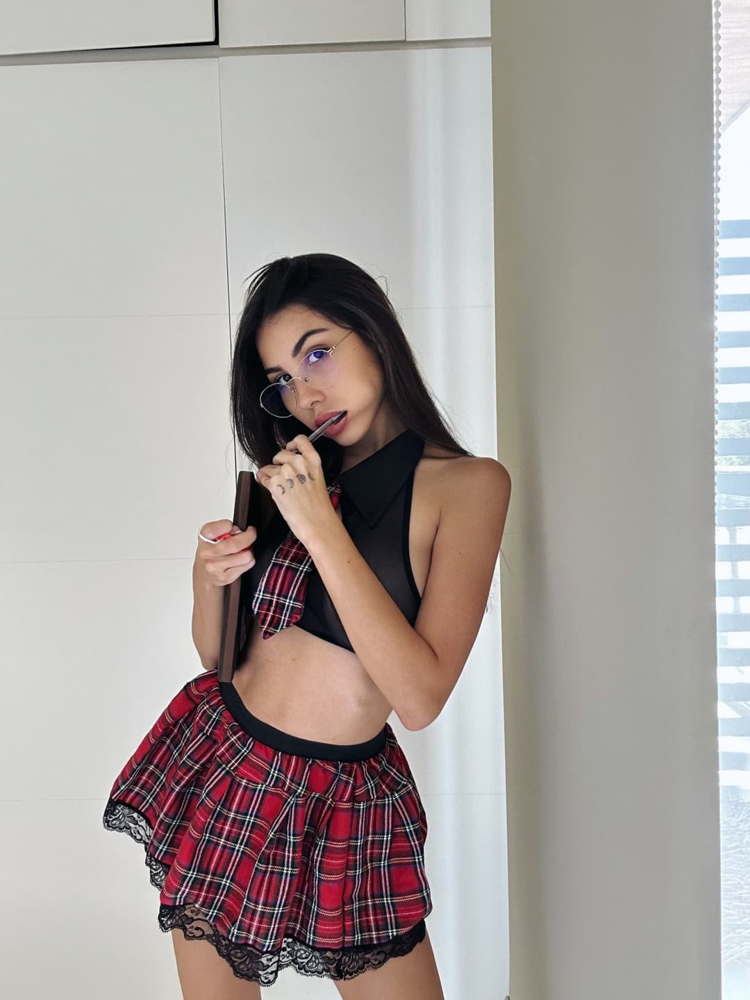 A student who knows how to seduce her teacher