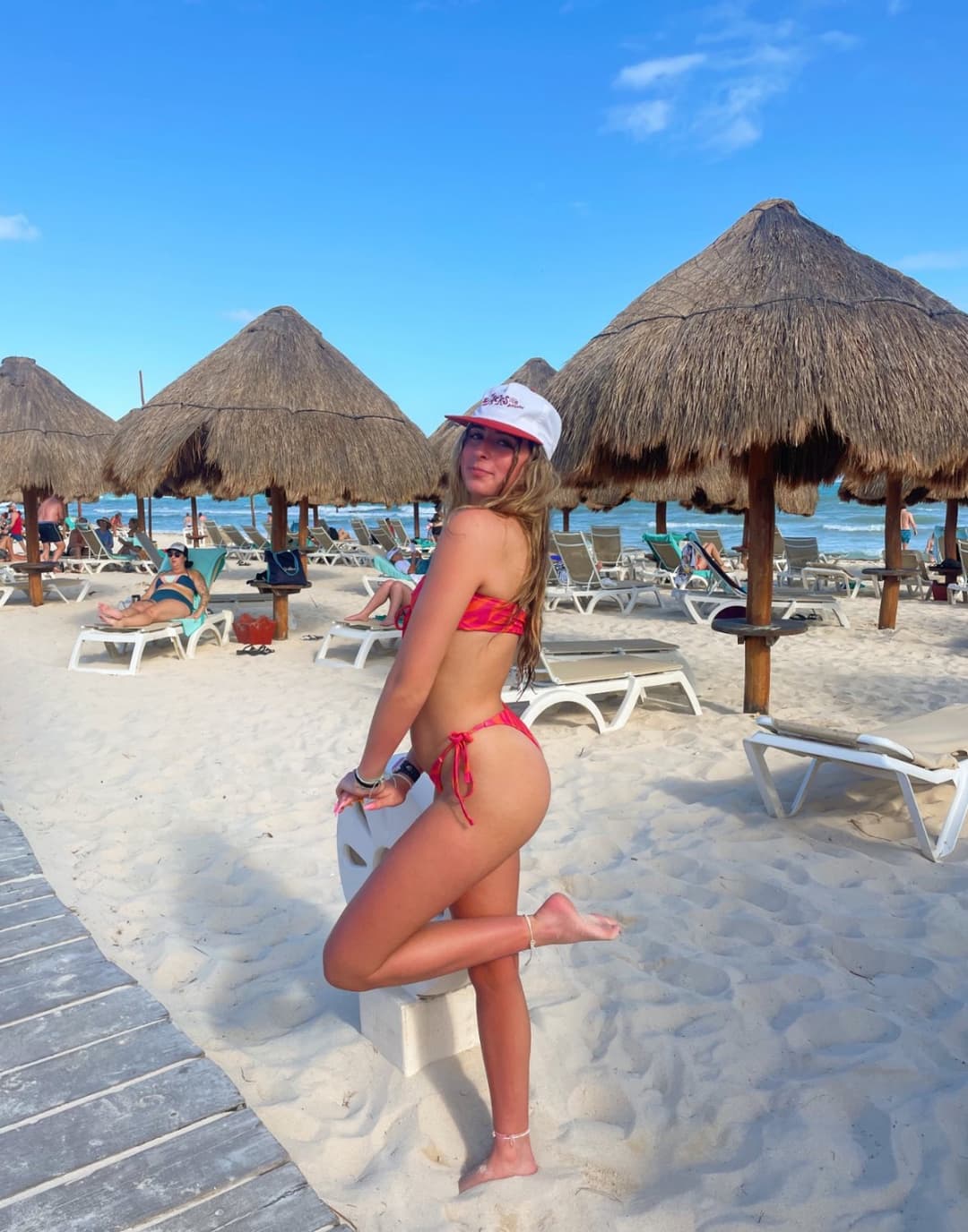 Tatted brunette teen slut laney (18)