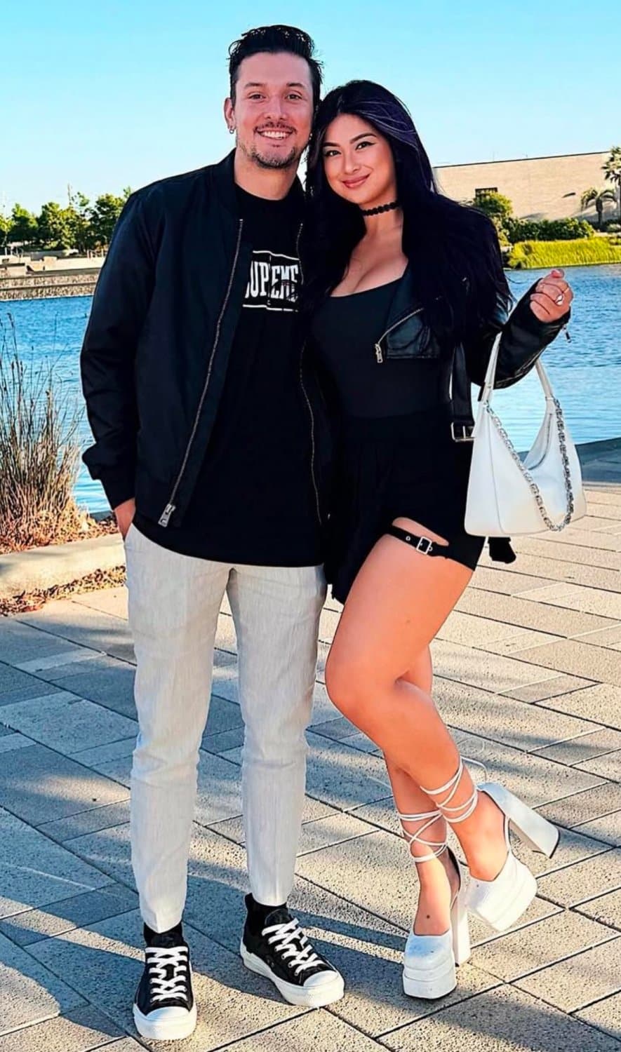 Married Asian slut wife Niki sucking off other men Blowjob