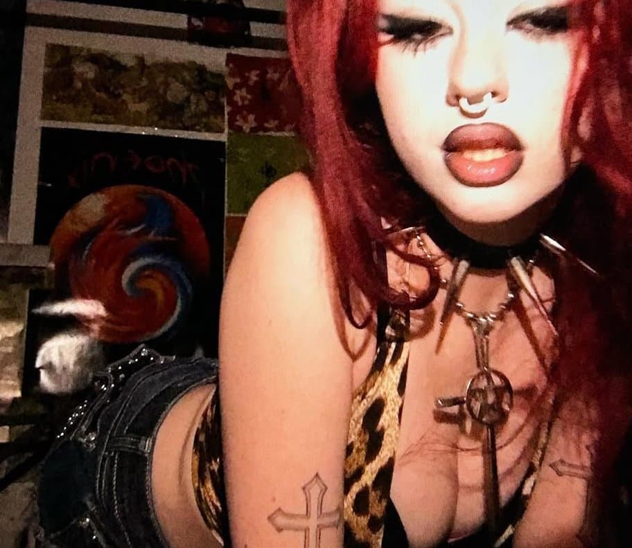 Goth tiktok slut might as well do porn atp