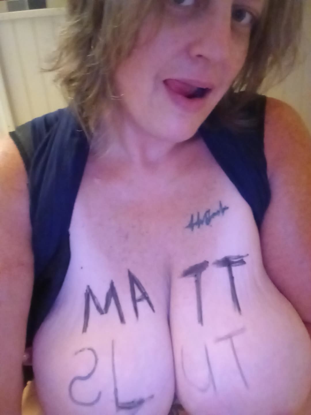 I might be a pig slut bit i own sissy cuck send me cock pics and humiliate my fag and me