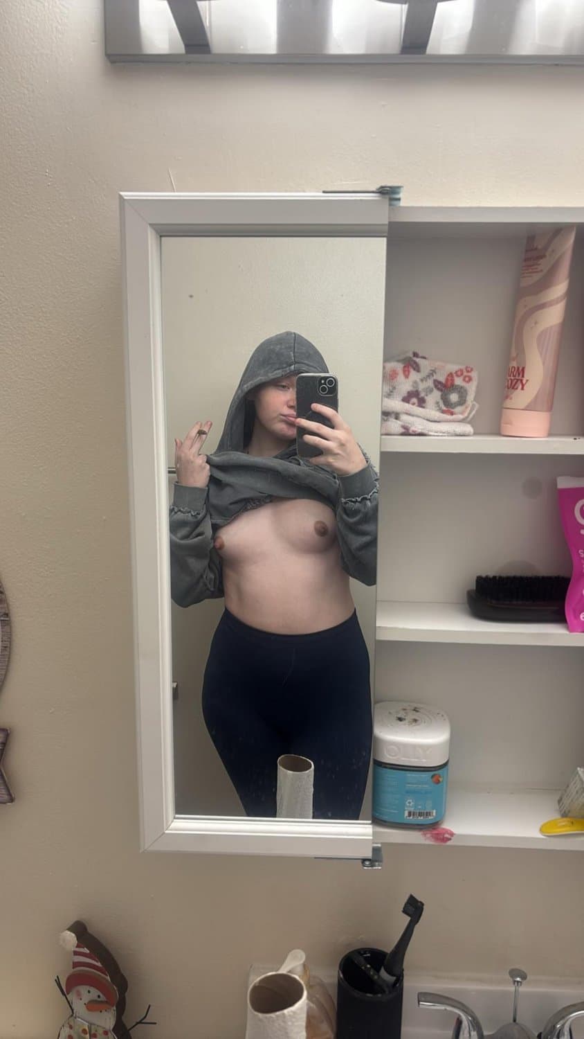 New pics of Milf Jessica Stockberger. She needs load after load. Dm for more of her