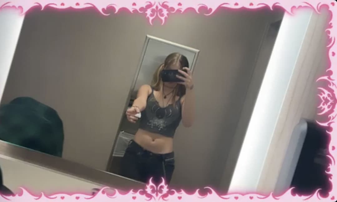 Look at my IRLs tight little teen tummy NNGGHHHH degrade this petite little goth slut