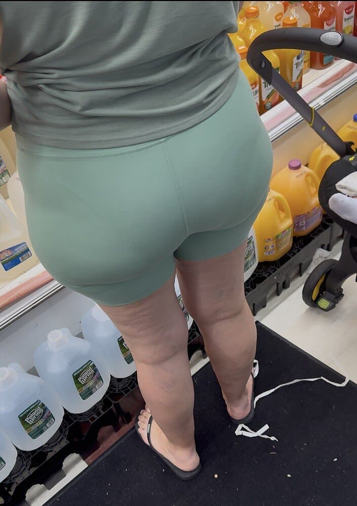latina milf in green spandex with an absolute PHATTY? (she built for breeding)
