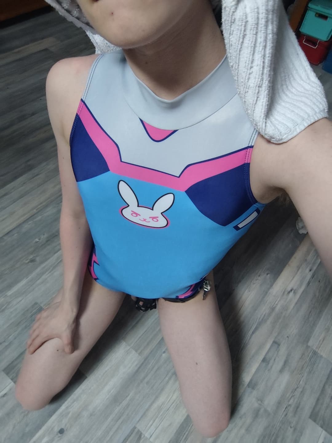 Click to view full size French slave from Lyon needs cocks