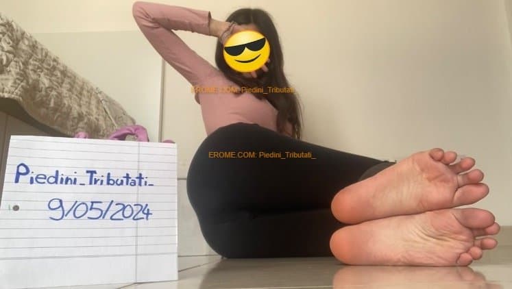 HANDJOB & BIG CUMSHOT (2): GIRL SEXY SOLES!!!