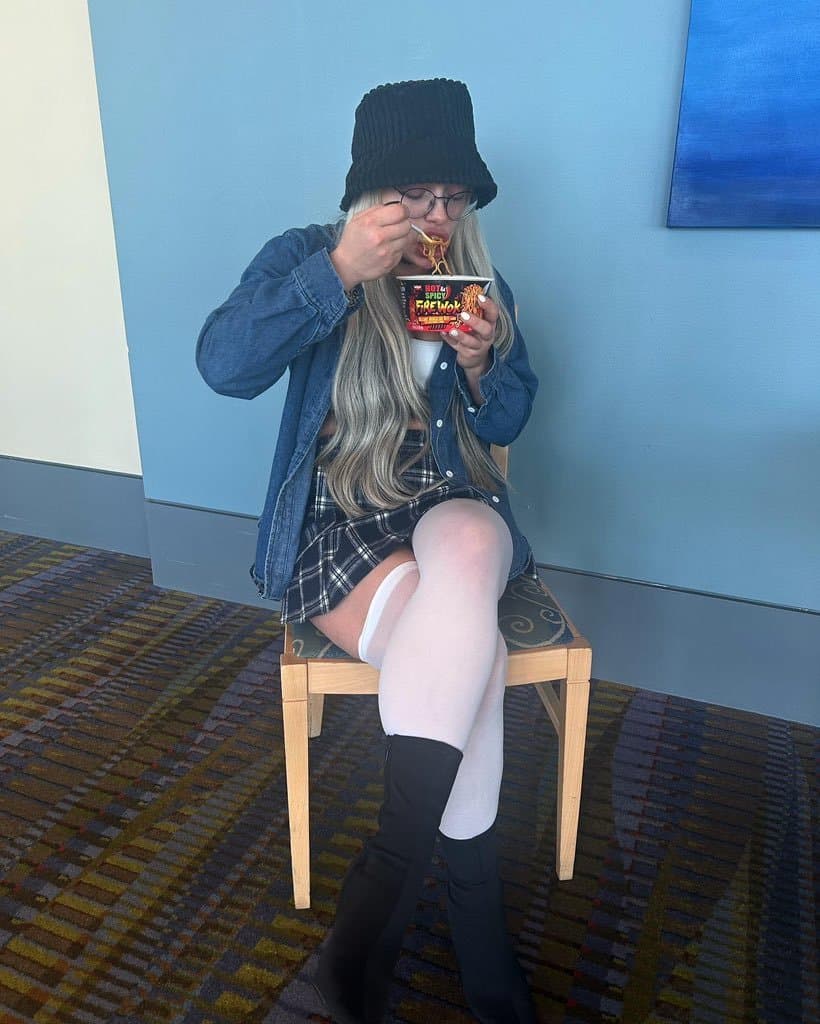 Cute & sexy Wrestling lady ??