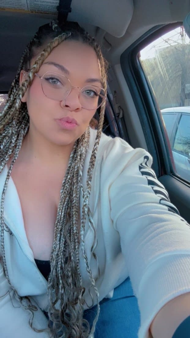 Light skin baddie with big tits and tight pussy