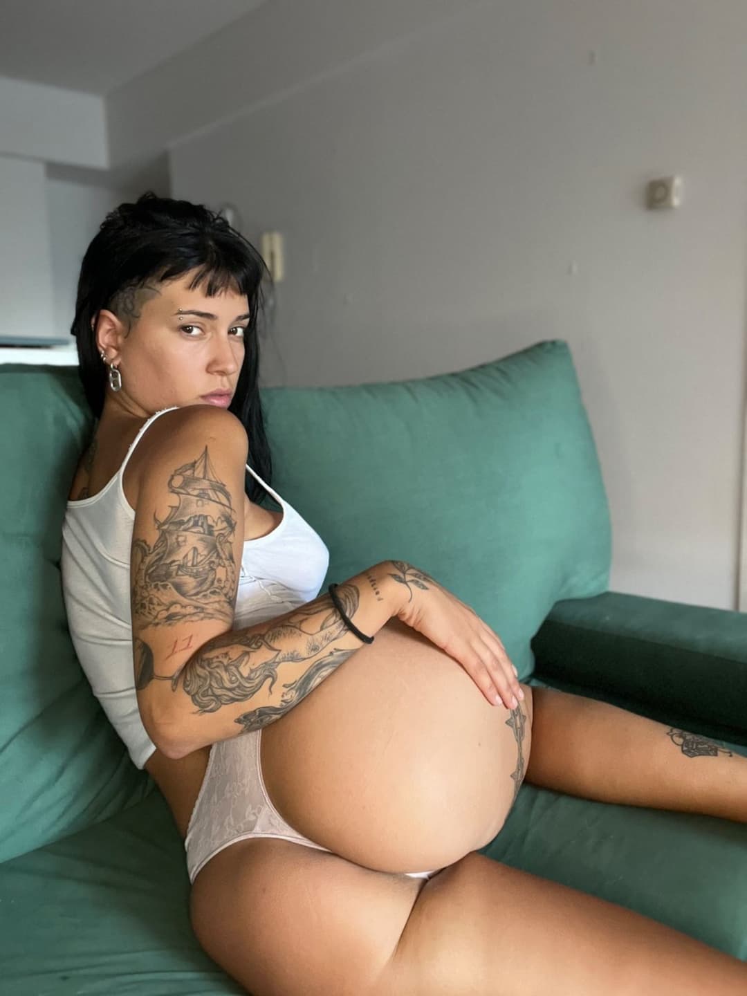 Mari Mari rolinga mostrando el orto